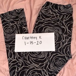 Tc LuLaRoe skribble roses leggings